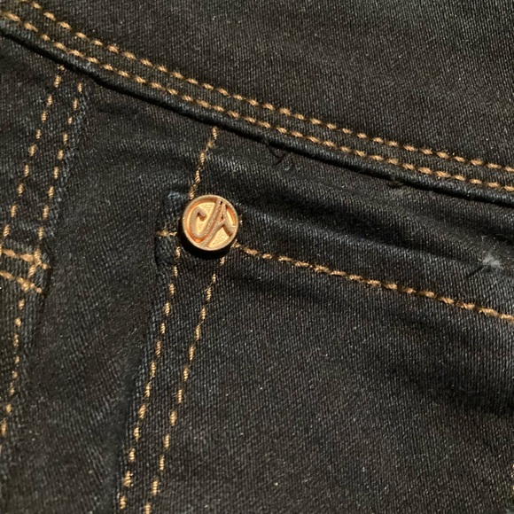 Curve Appeal brand, size 8/29, dark denim capris, stretchy and comfortable - Picture 5 of 12